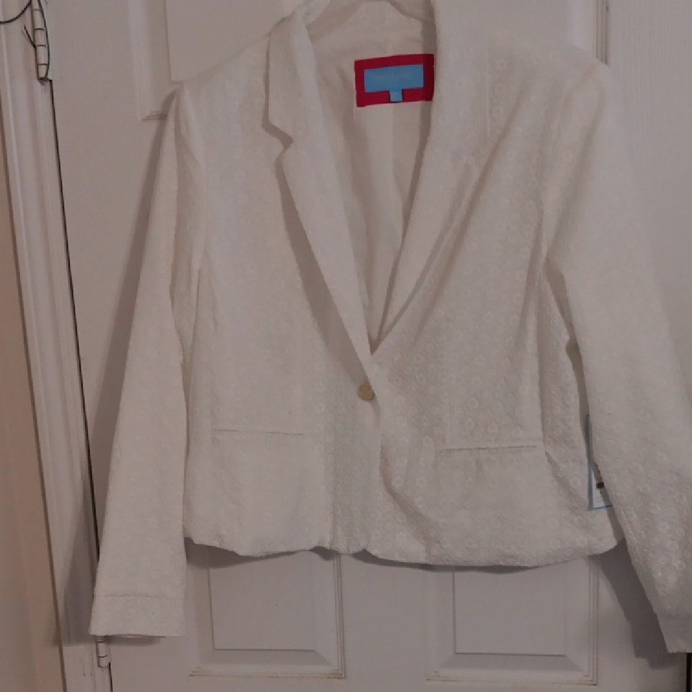 Draper James White Blazer with Tailored Fit and Notched Lapel